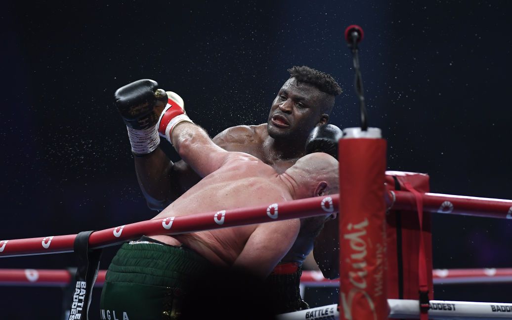 “Нганну пограбували”: промоутер Джошуа жорстко “розніс” Ф’юрі після перемоги над ексчемпіоном UFC